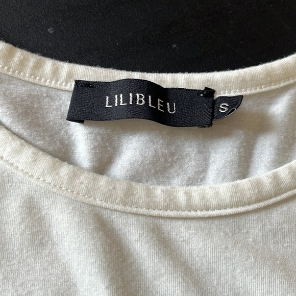 4/$20 Liliblue Long sleeve tee​​​, cream colour women’s blouse size small - Picture 2 of 4